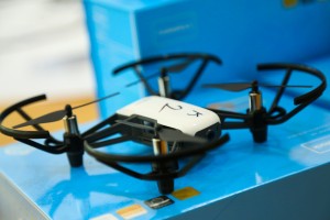 Razgovor sa učenicima koji su postigli uspeh na takmičenju iz programiranja i upravljanja dronovima