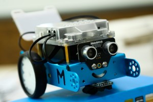 Razgovor sa učenicima koji su postigli uspeh na takmičenju iz programiranja i upravljanja dronovima