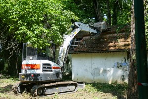Početak radova na uklanjanju nelegalnih i oronulih objekata u Vikend naselju na Paliću
