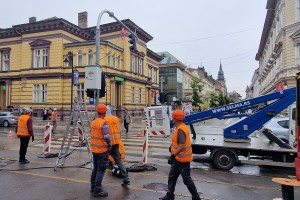 Postavljanje semafora kod pešačkog prelaza između Korzoa i Sokolskog doma