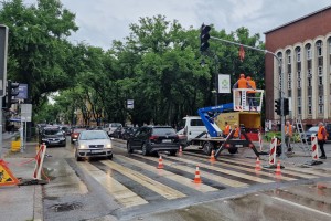 Postavljanje semafora kod pešačkog prelaza između Korzoa i Sokolskog doma