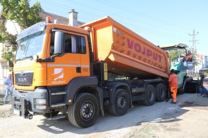 Obilazak radova na izgradnji kolovoza u Ulici Ernea Kiša