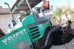 Obilazak radova na izgradnji kolovoza u Ulici Ernea Kiša