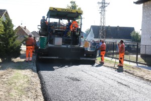 Obilazak radova na izgradnji kolovoza u Ulici Ernea Kiša