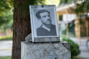 Polaganje venaca kod postamenta Jovanu Mikiću Spartaku