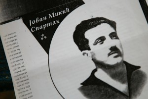 Polaganje venaca kod postamenta Jovanu Mikiću Spartaku