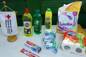 Podela paketa sa hranom za socijalno ugrožene korisnike Narodne kuhinje Crvenog krsta