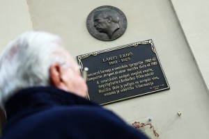 Postavljanje spomen ploče Erneu Lanjiu