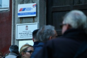 Prikupljanje potpisa podrške za decembarske izbore u sedištu GrO SNS Subotica