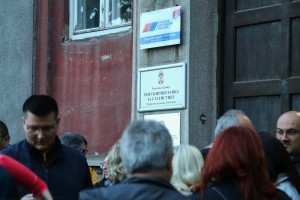 Prikupljanje potpisa podrške za decembarske izbore u sedištu GrO SNS Subotica