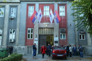 Prikupljanje potpisa podrške za decembarske izbore u sedištu GrO SNS Subotica