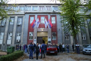 Prikupljanje potpisa podrške za decembarske izbore u sedištu GrO SNS Subotica