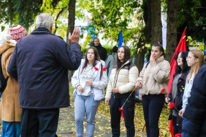 Polaganje venaca na spomenik "Balada vešanih"