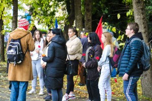 Polaganje venaca na spomenik "Balada vešanih"