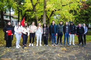 Polaganje venaca na spomenik "Balada vešanih"