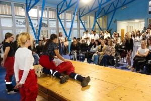 Javni čas - pružanje prve pomoći sa realističnim prikazom povreda i stanja