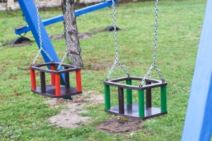 Dečje igralište u dvorištu MZ "Makova sedmica"