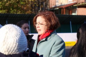 Postavljanje leda na Gradskom klizalištu