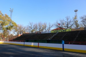 Postavljanje leda na Gradskom klizalištu