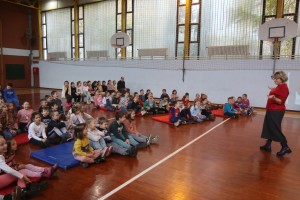 Učenici nižih razreda OŠ "Kizur Ištvan" u kvizu poznavanja saobraćajnih propisa