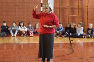 Učenici nižih razreda OŠ "Kizur Ištvan" u kvizu poznavanja saobraćajnih propisa