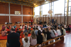 Učenici nižih razreda OŠ "Kizur Ištvan" u kvizu poznavanja saobraćajnih propisa