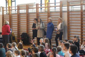 Učenici nižih razreda OŠ "Kizur Ištvan" u kvizu poznavanja saobraćajnih propisa