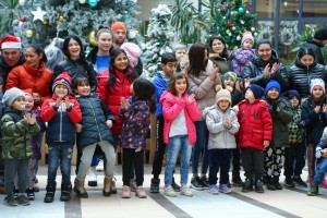 Podela novogodišnjih paketića u akciji udruženja "Za Suboticu svim srcem"