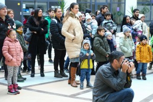 Podela novogodišnjih paketića u akciji udruženja "Za Suboticu svim srcem"