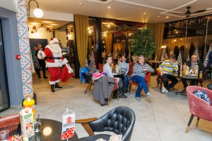 Deda Mraz u "Jovistu" - podela paketića za decu zaposlenih