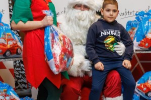 Deda Mraz u "Jovistu" - podela paketića za decu zaposlenih