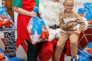 Deda Mraz u "Jovistu" - podela paketića za decu zaposlenih