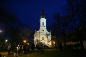 Badnji dan - obred, loženje badnjaka i kulturno-umetnički program