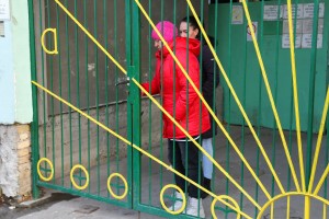 Protest ispred škole "Sečenji Ištvan" povodom incidenta sa učenikom