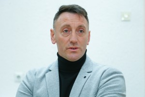 Fudbaler Savo Pavićević posetio učenike u aleksandrovačkoj osnovnoj školi