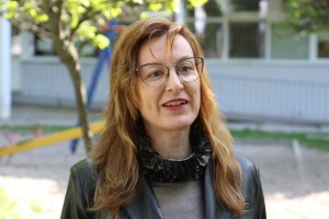 Skulptura "Grupa" ispred Dečjeg dispanzera