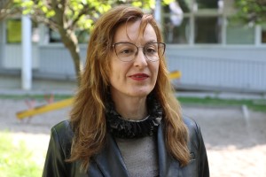 Skulptura "Grupa" ispred Dečjeg dispanzera