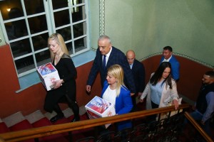 Predaja potpisa podrške subotičkog SNS-a za lokalne izbore