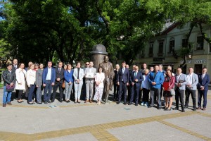 Predaja potpisa podrške Saveza vojvođanskih Mađara za lokalne izbore