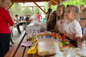 Humanitarni bazar osnovaca u "Mikiću"