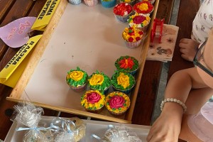 Humanitarni bazar osnovaca u "Mikiću"