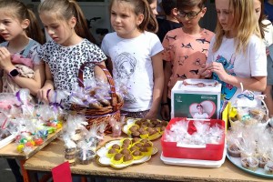 Humanitarni bazar osnovaca u "Mikiću"