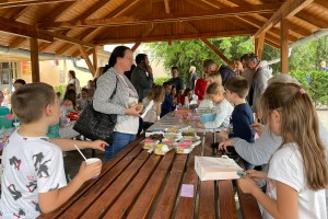 Humanitarni bazar osnovaca u "Mikiću"