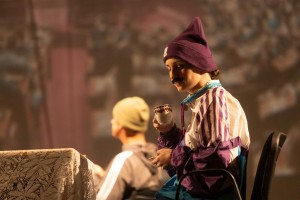 Predstava: "Maratonci trče počasni krug" u izvođenju članova Udruženja slepih i slabovidih