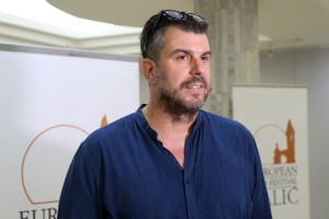 Izložba fotografija Damira Vujkovićа napravljenih tokom prošlogodišnjeg Festivala evropskog filma na Paliću