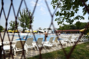 Premijerka APV Gojković, predsednik Skupštine APV Juhas i gradonačelnik Subotice Bakić u obilasku akva parka