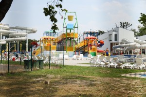 Premijerka APV Gojković, predsednik Skupštine APV Juhas i gradonačelnik Subotice Bakić u obilasku akva parka