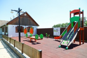 Ministar Memić i sekretar Ivanišević u poseti salašu Zvonko Bogdan