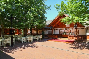 Ministar Memić i sekretar Ivanišević u poseti salašu Zvonko Bogdan