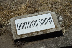 Spomenik "Nemirna ravnica"